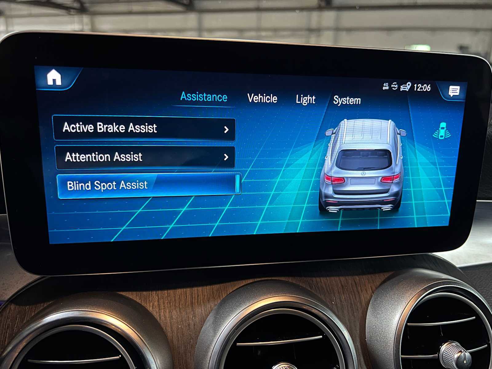 Used 2020 Mercedes-Benz GLC 300 4MATIC image 37