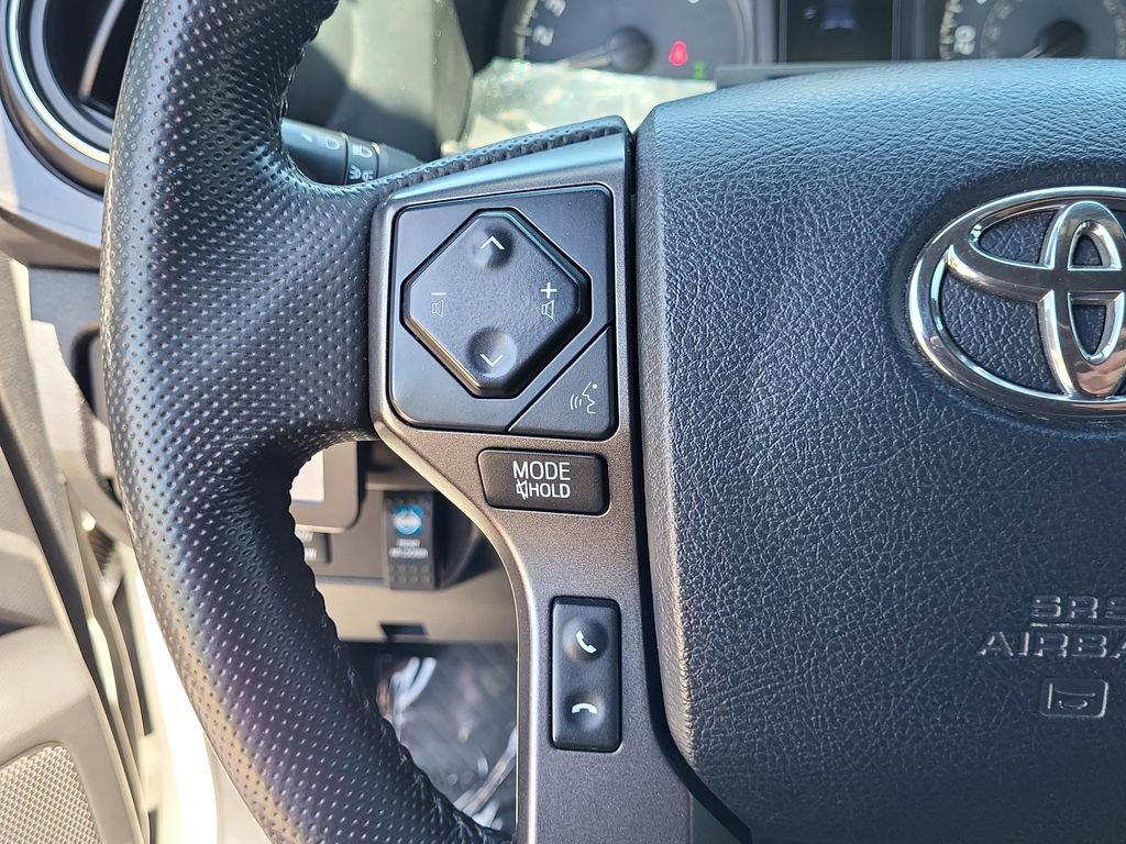 Used 2016 Toyota Tacoma TRD Off-Road w/ Premium & Technology Package AWD/4WD image 25