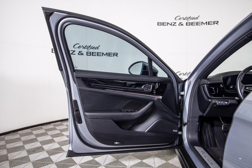 Used 2024 Porsche Panamera image 17