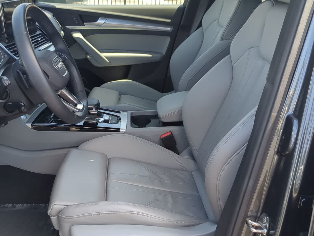 Used 2024 Audi Q5 2.0T Premium w/ Summer of Audi Package AWD/4WD image 16