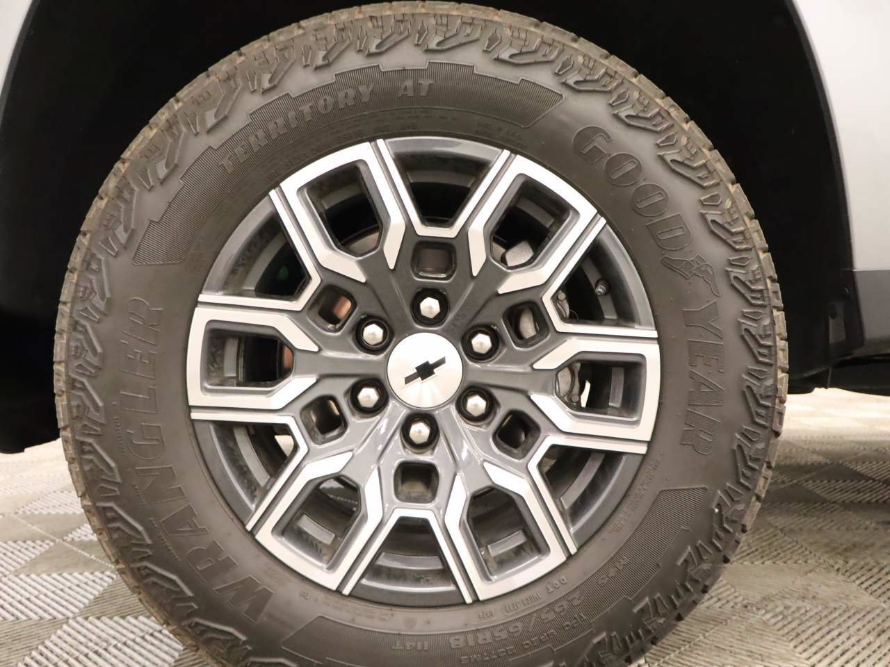 Used 2024 Chevrolet Colorado Z71 w/ Z71 Convenience Package 2 AWD/4WD image 6