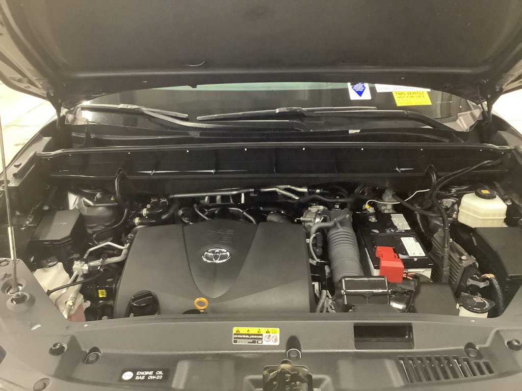 Used 2022 Toyota Highlander XLE AWD/4WD image 20