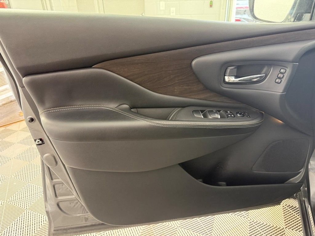 Used 2024 Nissan Murano Platinum AWD/4WD image 19