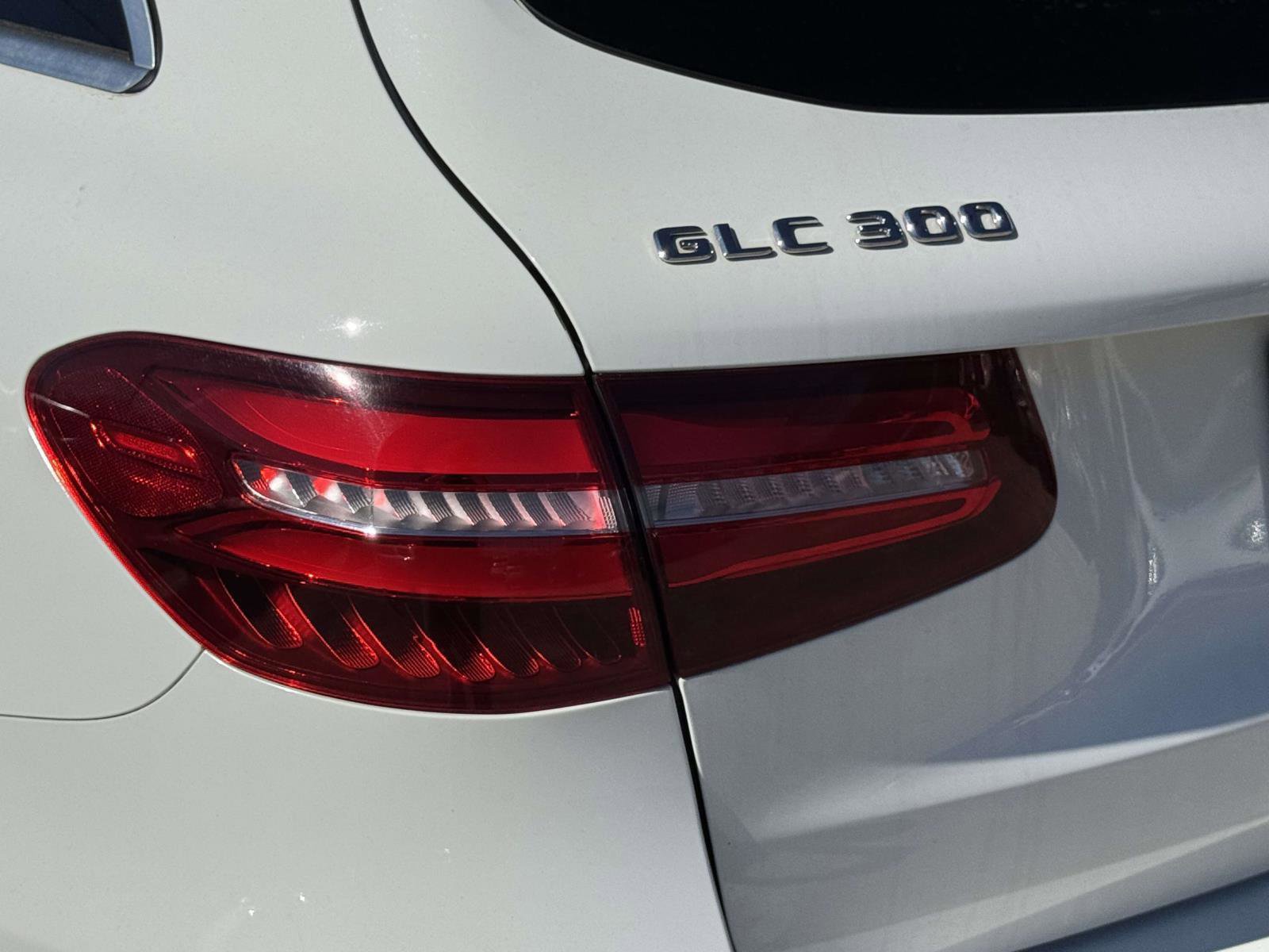 Used 2019 Mercedes-Benz GLC 300 4MATIC image 8