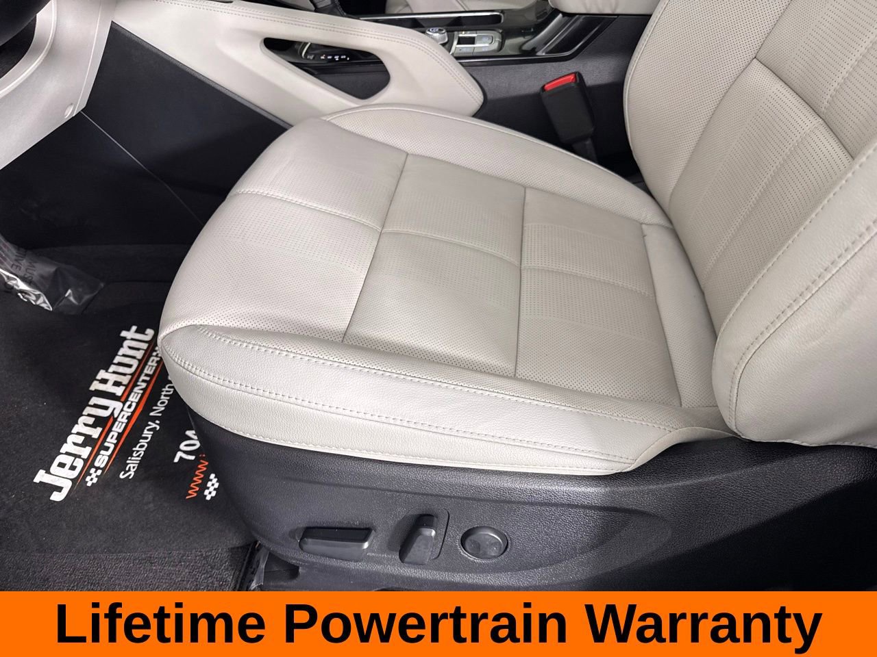 Used 2024 Kia Telluride EX w/ EX Captain's Chair Package image 11