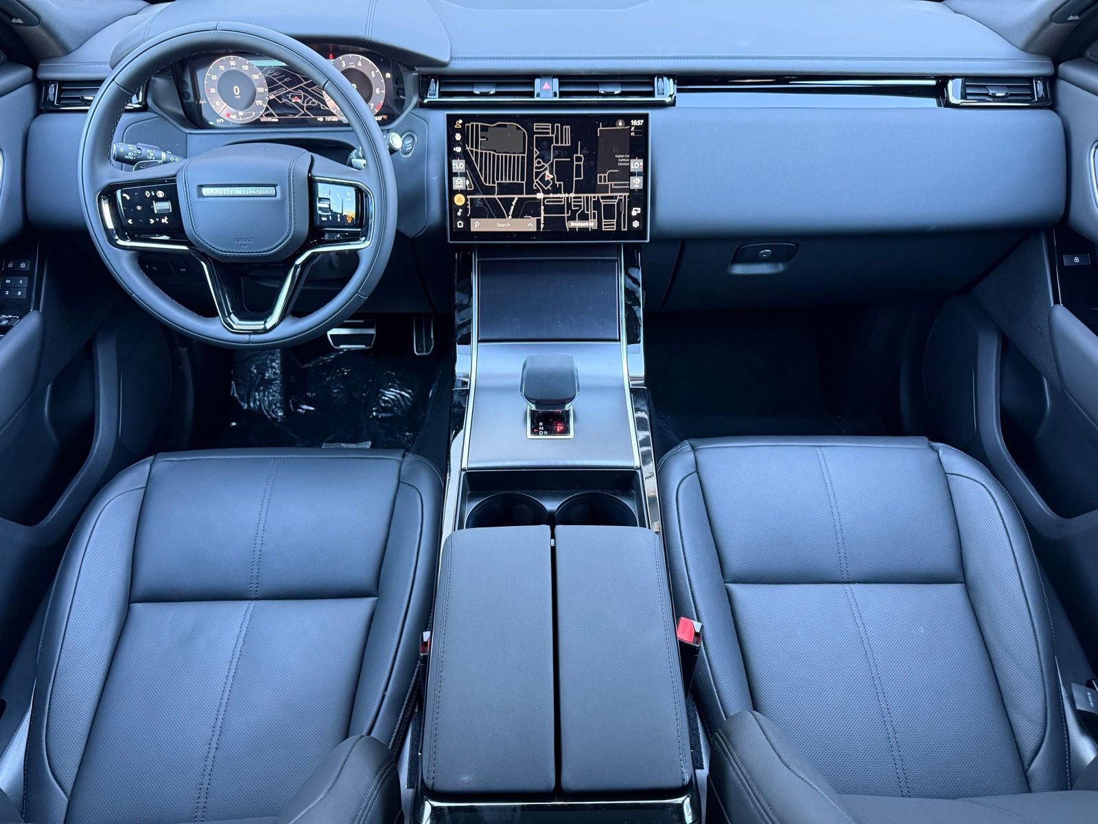 New 2026 Land Rover Range Rover Velar Dynamic SE image 17