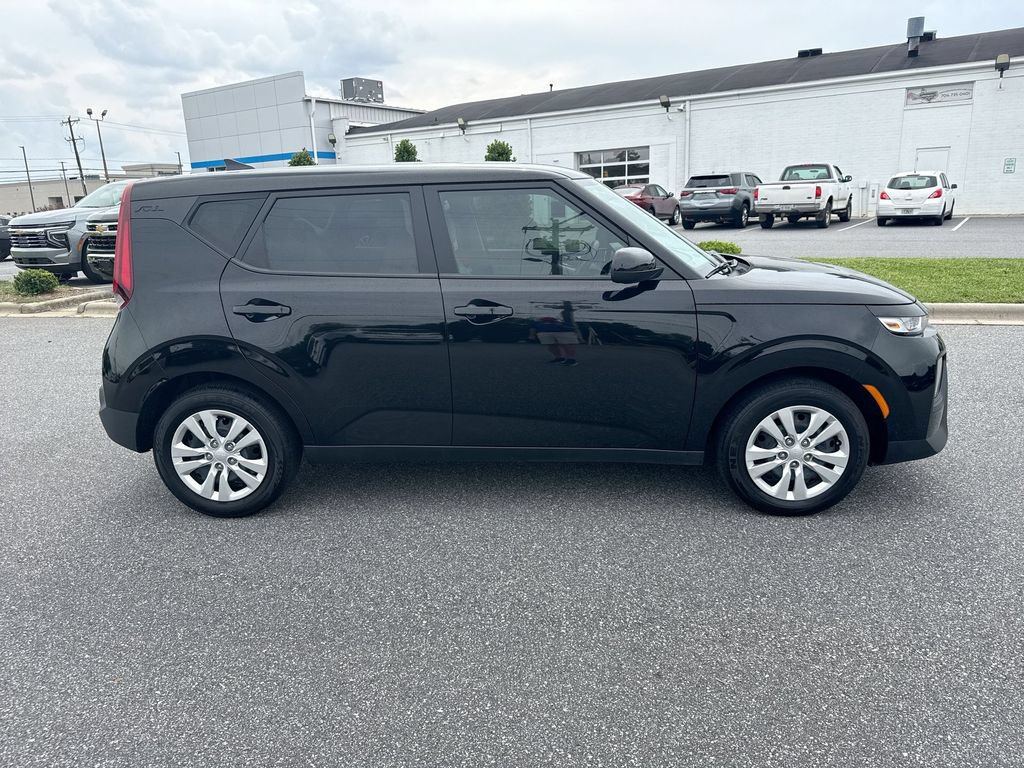 Used 2022 Kia Soul LX FWD image 7