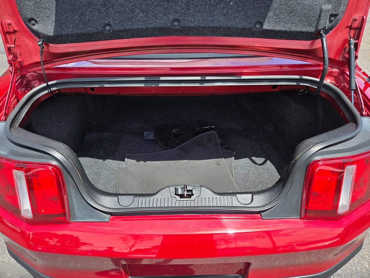 Used 2010 Ford Mustang Premium RWD image 9