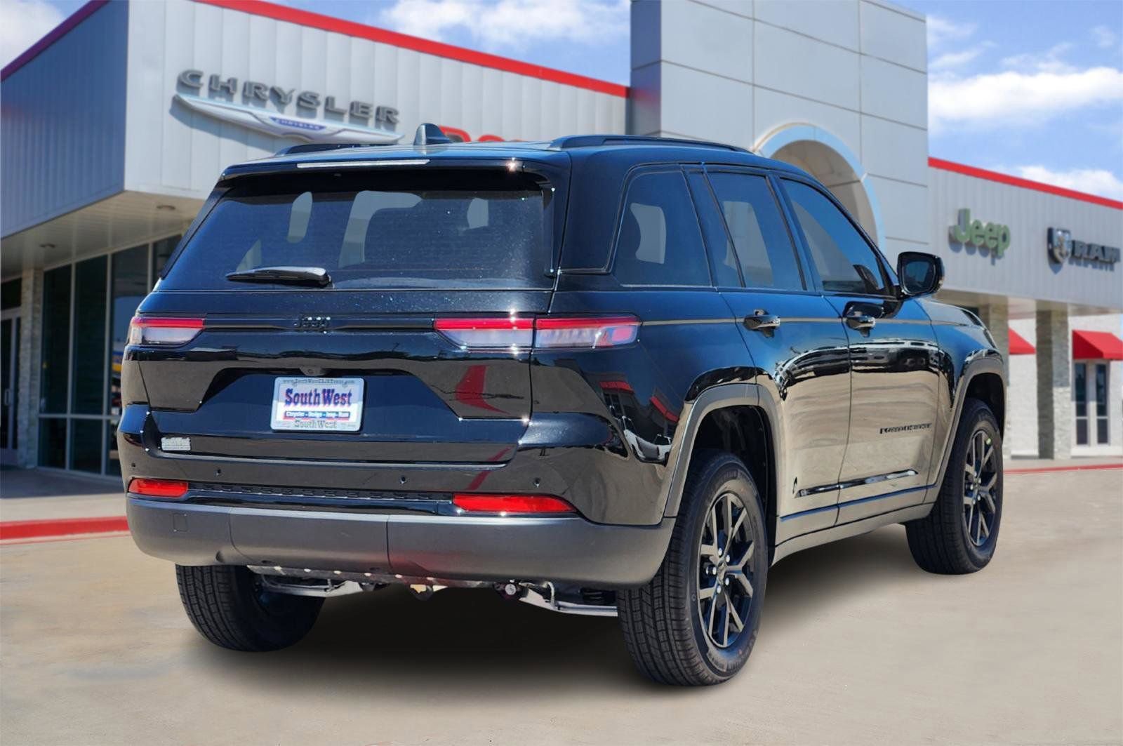 New 2025 Jeep Grand Cherokee Altitude image 5