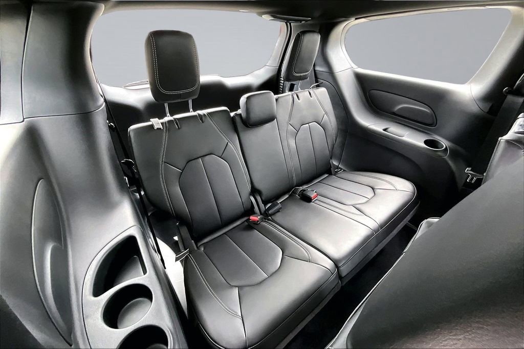 New 2026 Chrysler Pacifica Select FWD image 21
