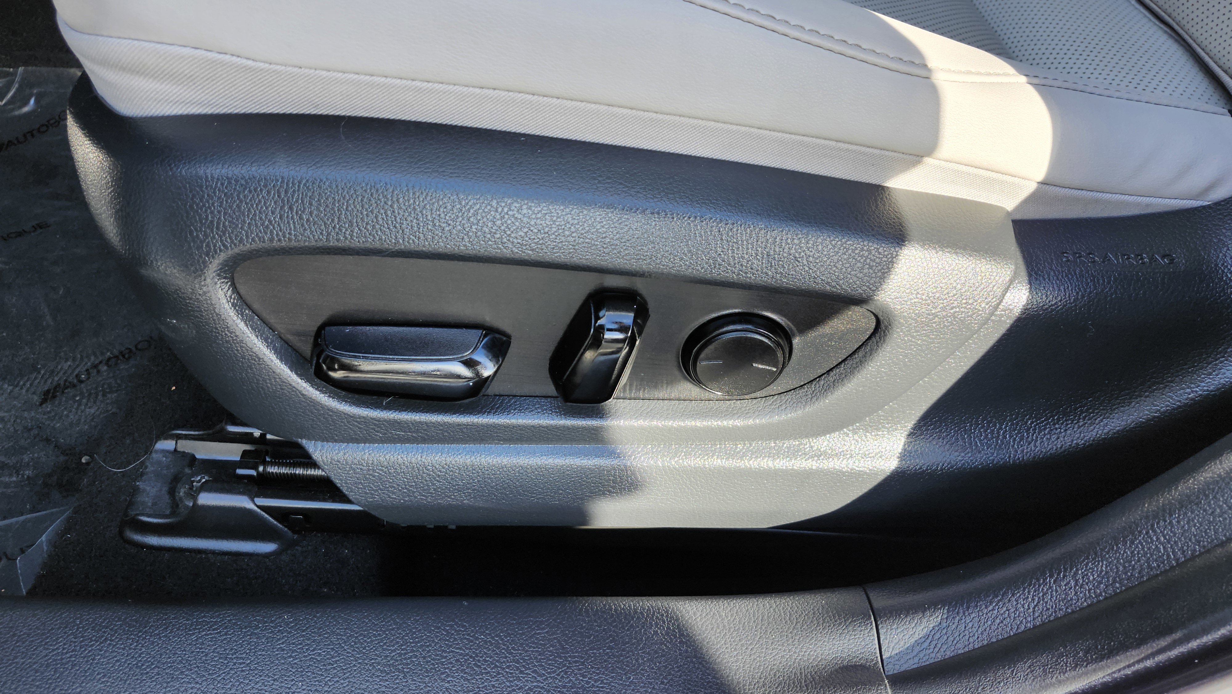 Used 2022 Lexus UX 250h w/ Premium Package image 26