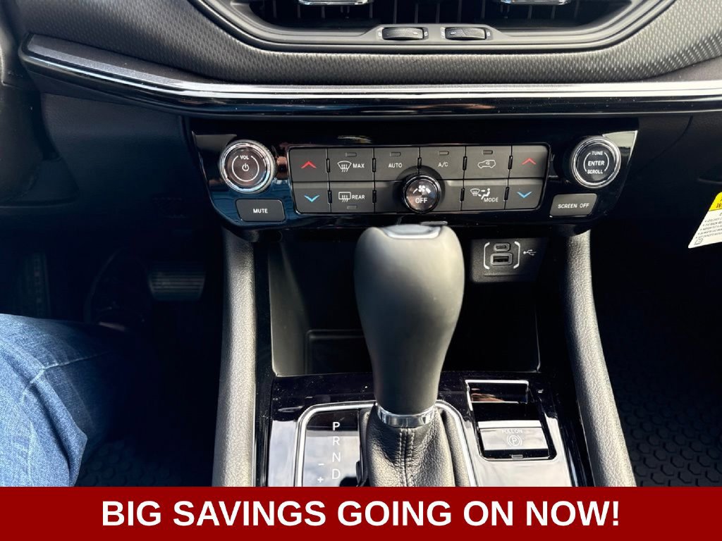 New 2026 Jeep Compass Latitude w/ Sun and Sound Group AWD/4WD image 24