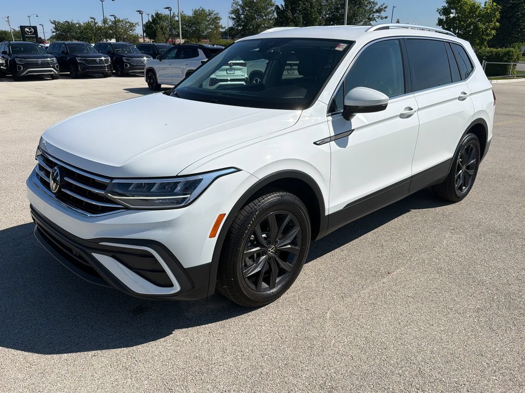 Used 2024 Volkswagen Tiguan SE AWD/4WD image 3