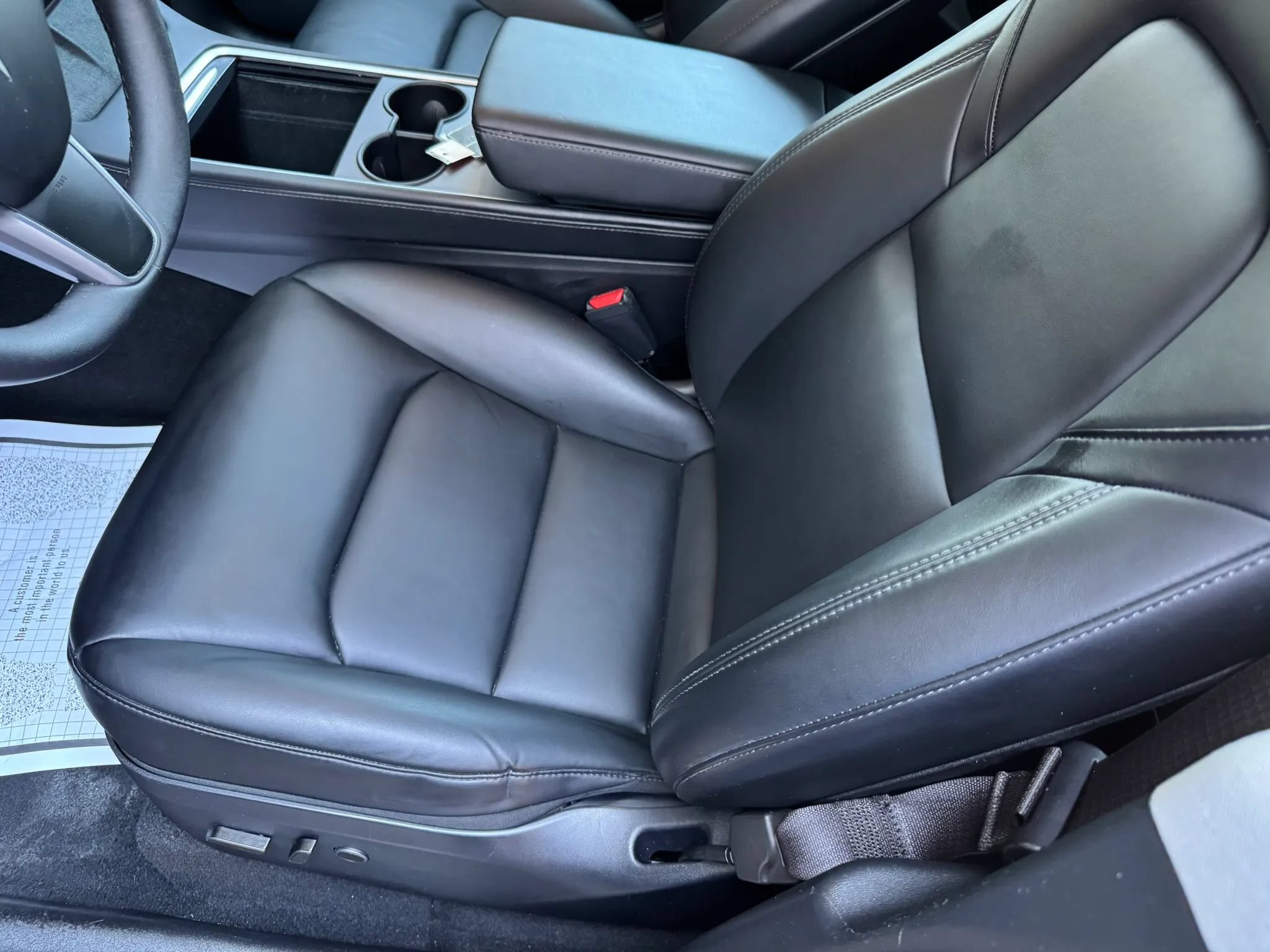 Used 2024 Tesla Model Y Long Range AWD/4WD image 9