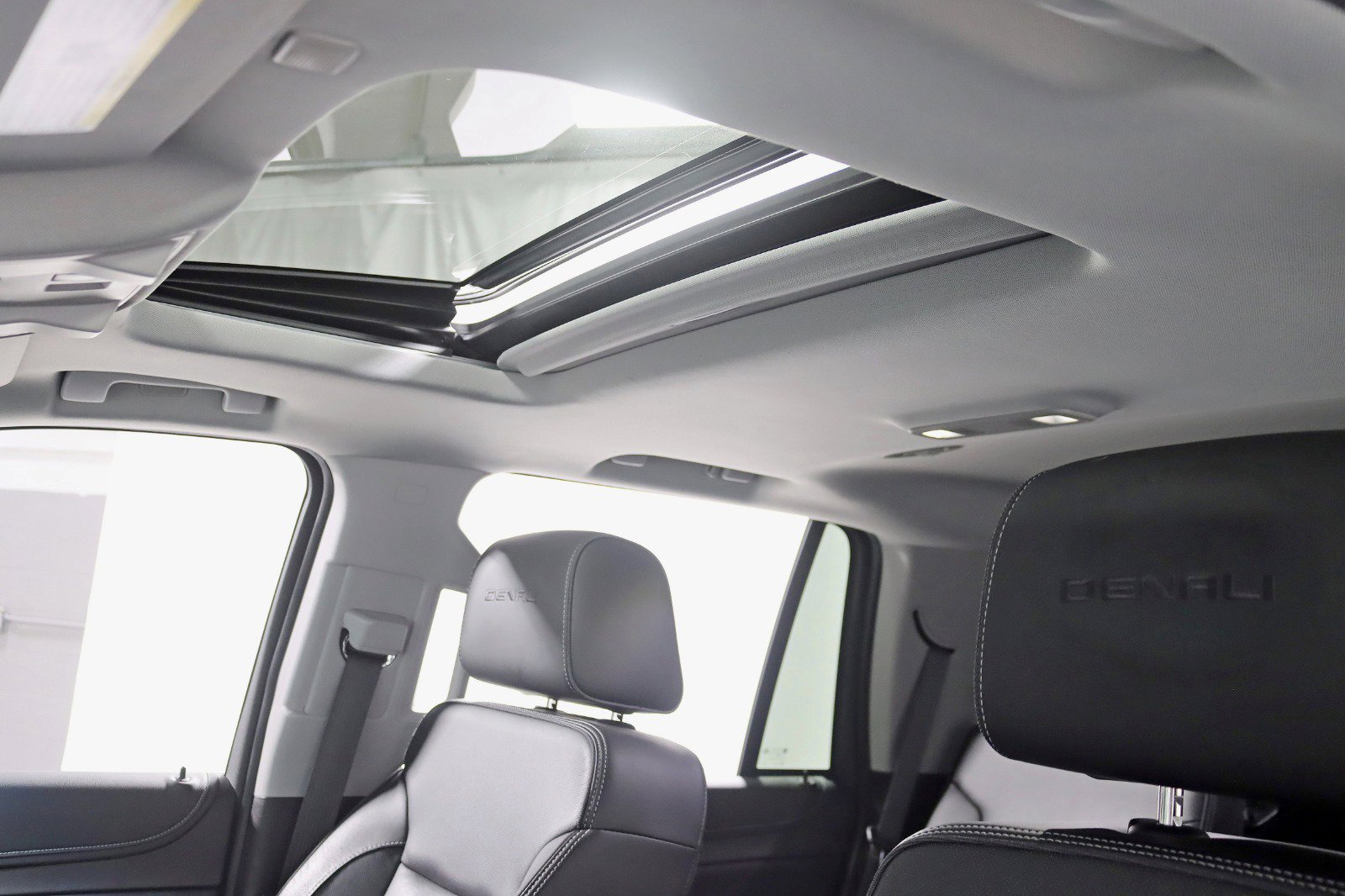 Used 2019 GMC Yukon Denali image 31