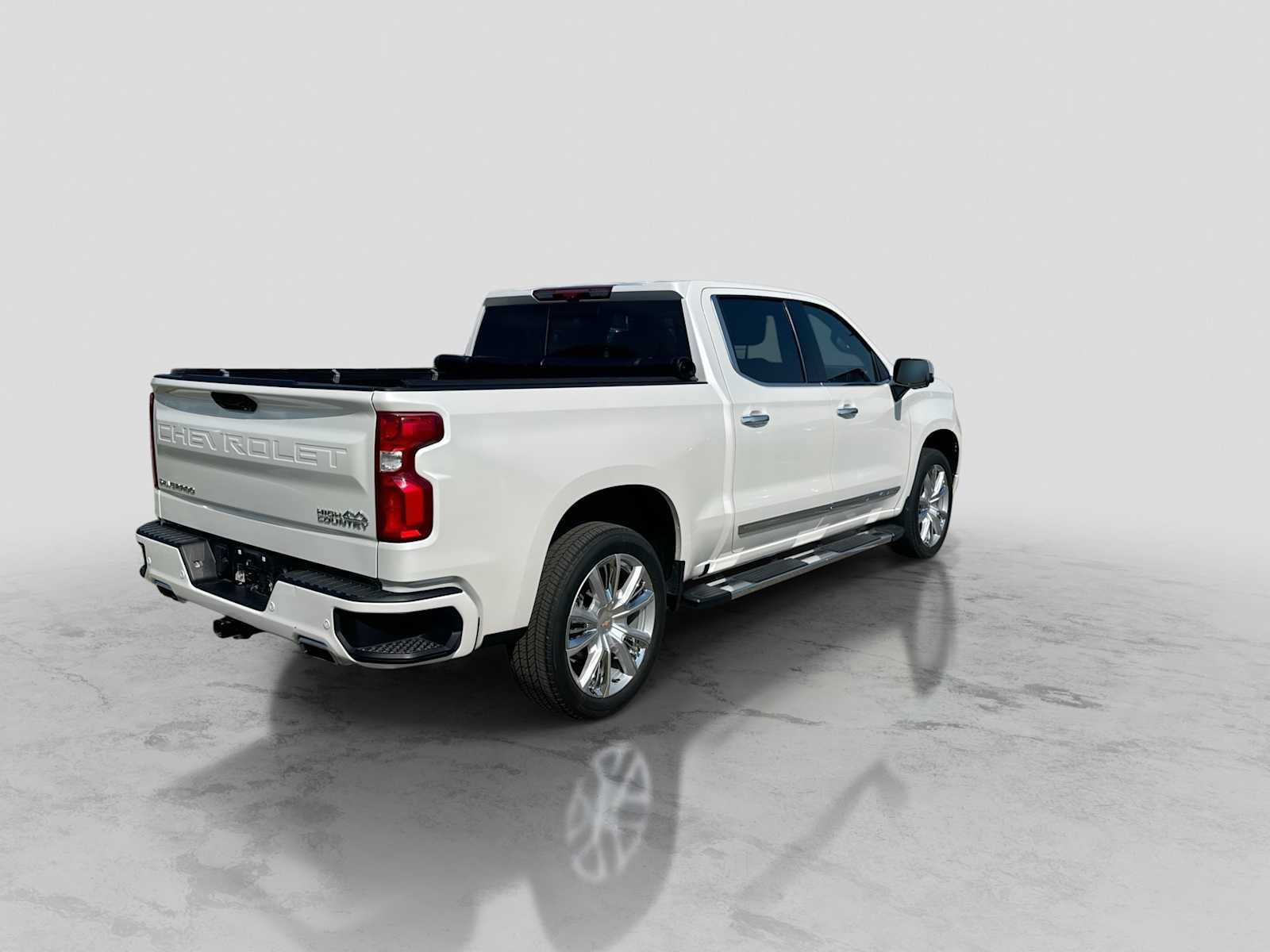 Used 2024 Chevrolet Silverado 1500 High Country w/ High Country Premium Package AWD/4WD image 6