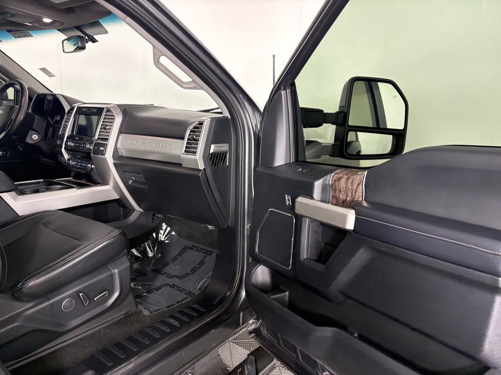 Used 2017 Ford F250 Lariat w/ Lariat Value Package AWD/4WD image 28