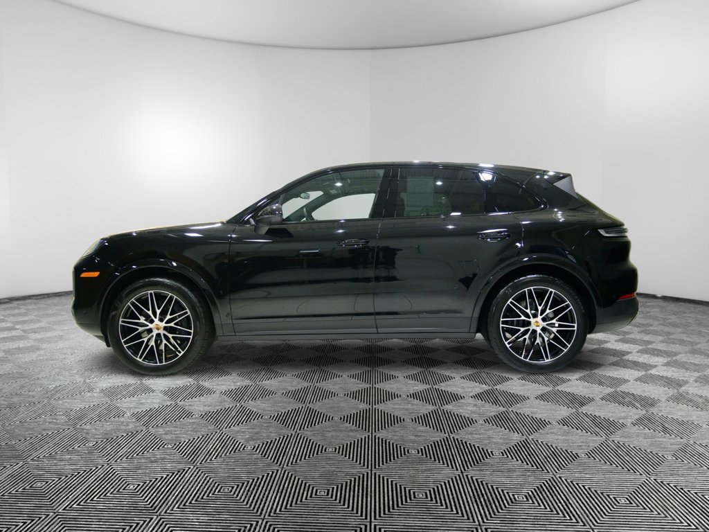 Used 2025 Porsche Cayenne image 2