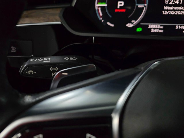 Used 2022 Audi e-tron Premium Plus image 23