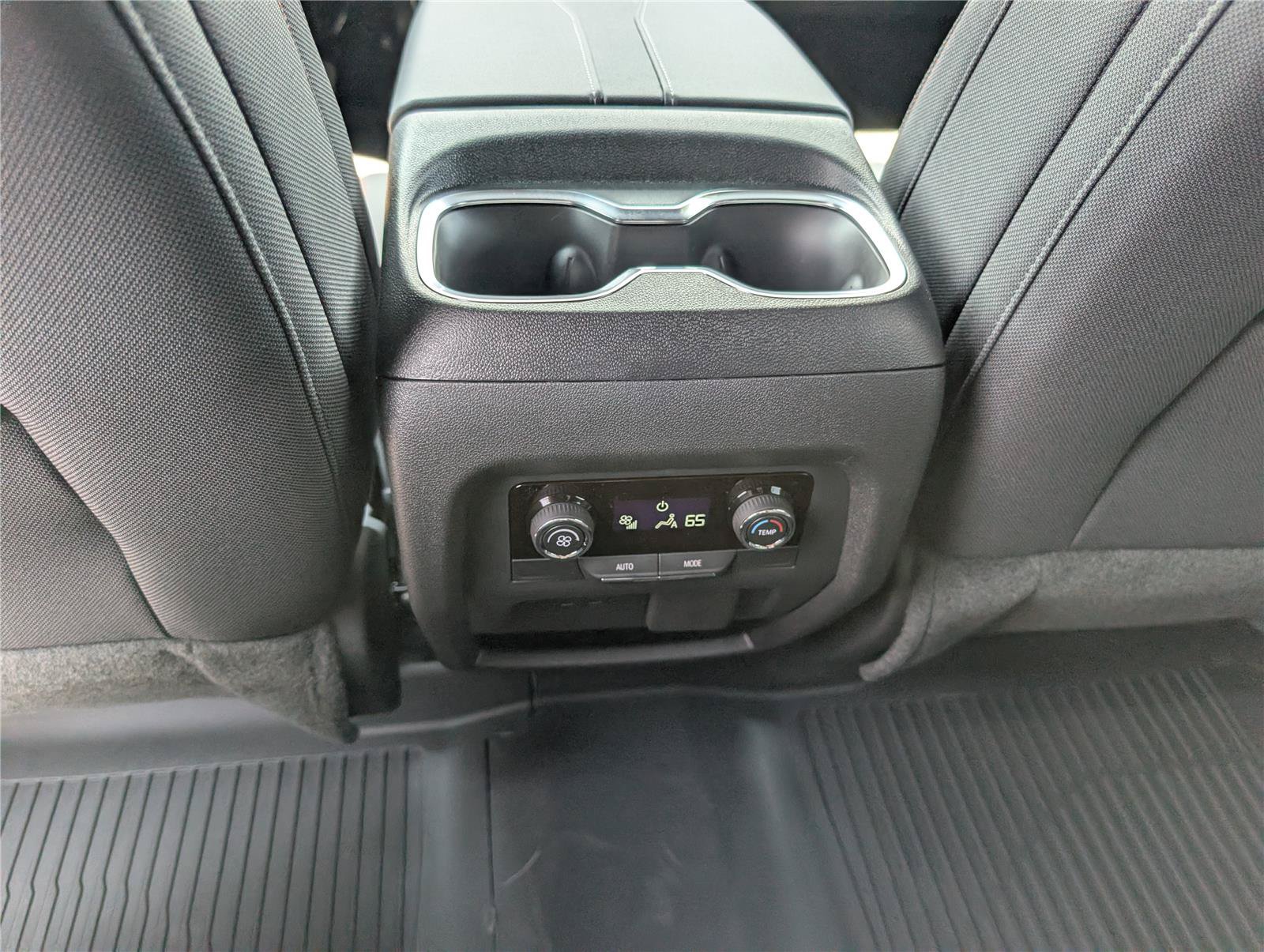 New 2027 Chevrolet Traverse LT w/ Sun and Wheel Package AWD/4WD image 17