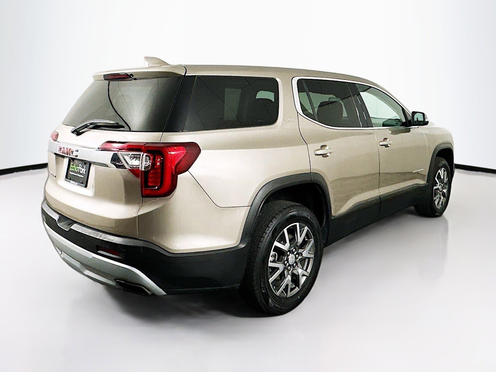 Used 2023 GMC Acadia SLE image 9