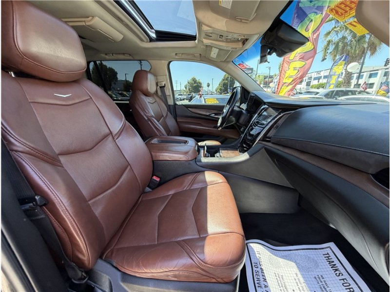 Used 2018 Cadillac Escalade Premium Luxury AWD/4WD image 37