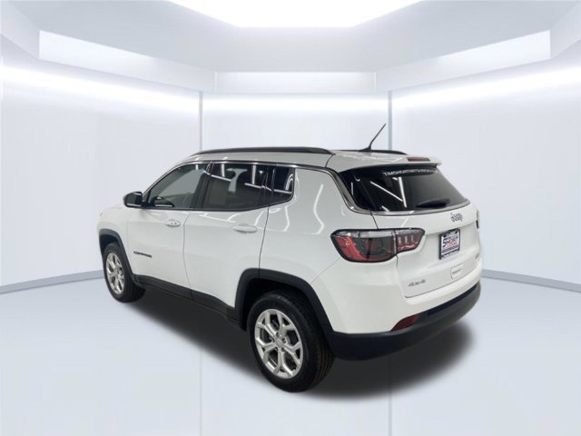 Used 2024 Jeep Compass Latitude AWD/4WD image 3