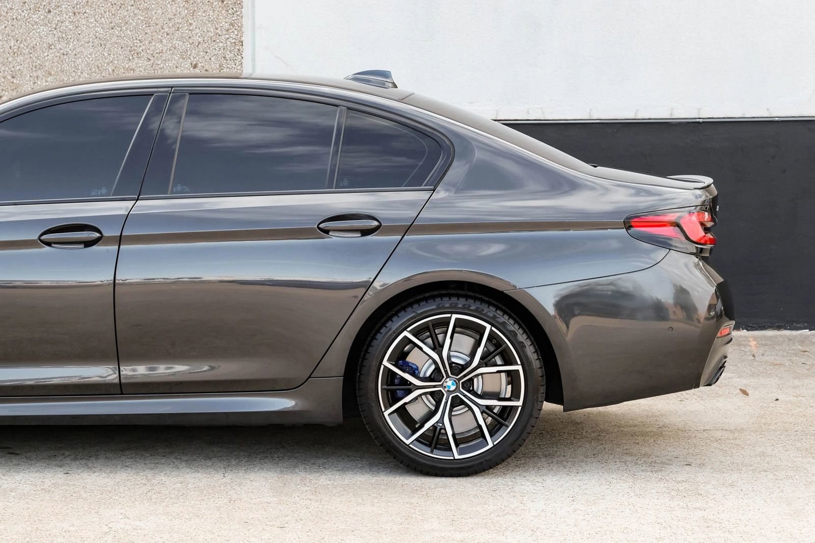 Used 2023 BMW 540i xDrive w/ Executive Package image 21