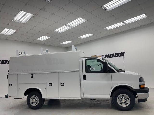 New 2026 Chevrolet Express 3500 w/ Power Convenience Package RWD image 4