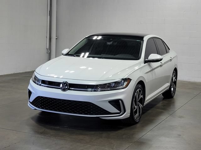 Used 2025 Volkswagen Jetta SEL FWD image 2