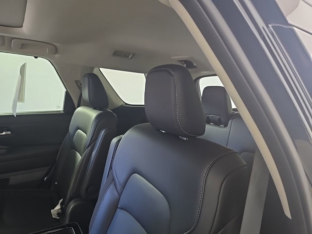 Used 2022 Nissan Pathfinder SL w/ SL Premium Package image 13