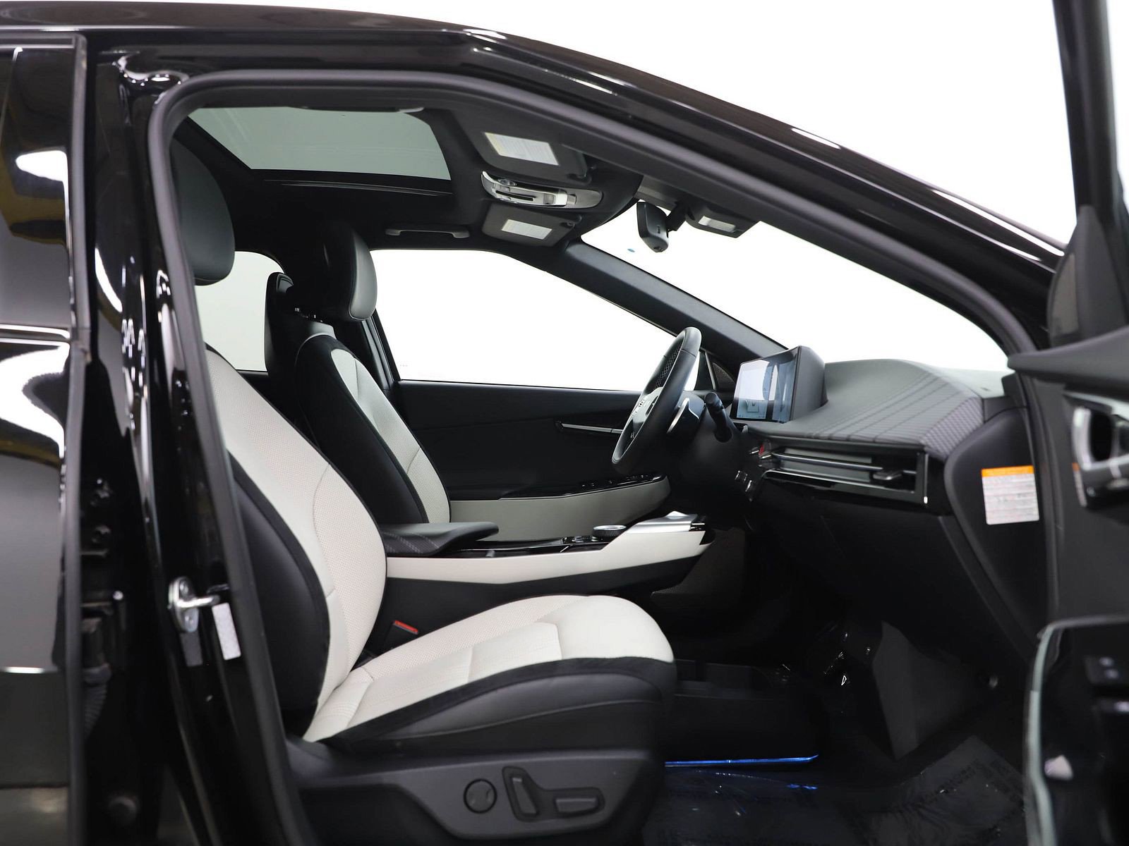 Used 2024 Kia EV6 GT-Line w/ GT-Line White Seat Package AWD/4WD image 12