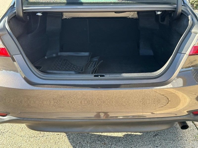 Used 2019 Toyota Camry LE w/ Convenience Package FWD image 4