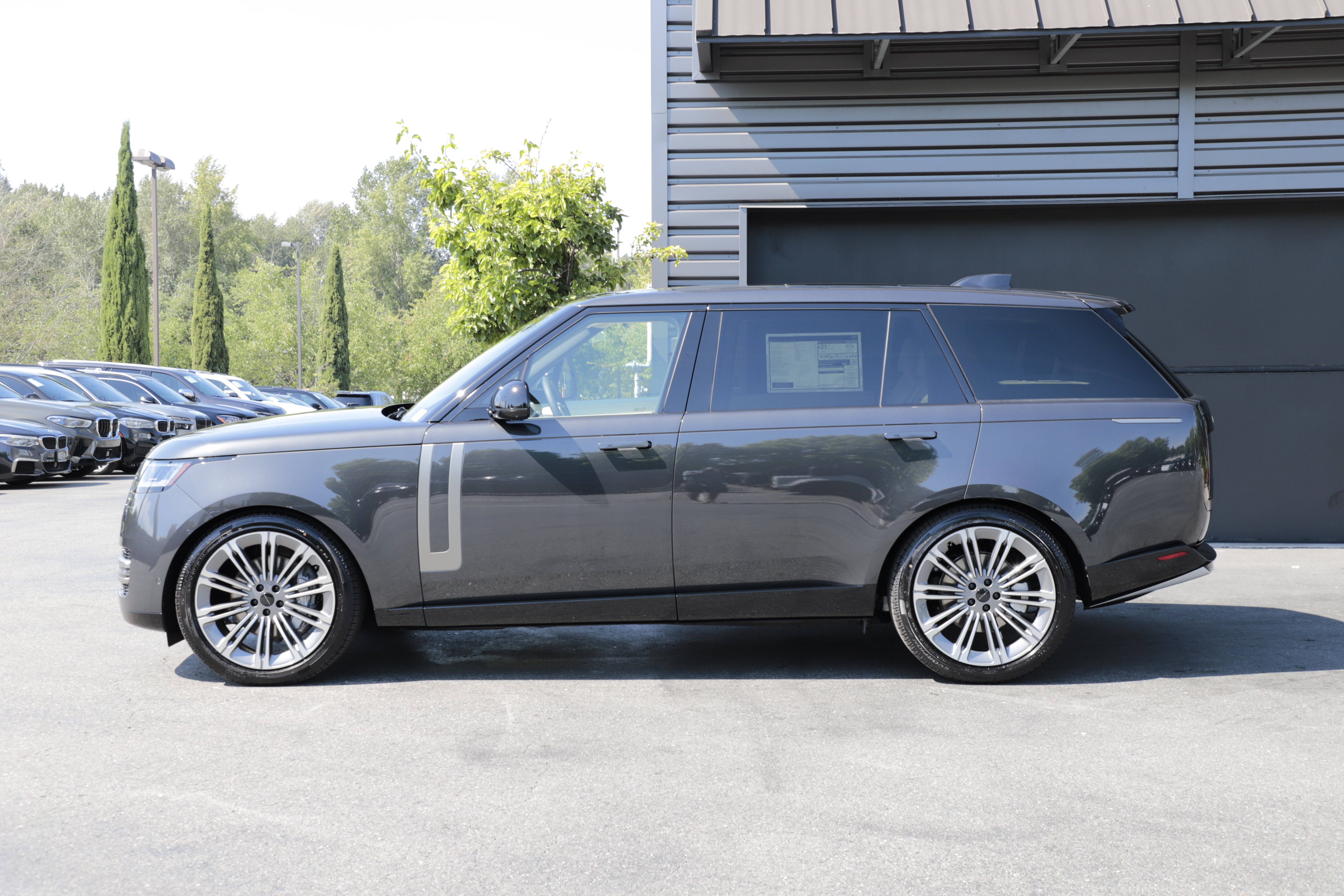 New 2026 Land Rover Range Rover Long Wheelbase SE AWD/4WD image 5