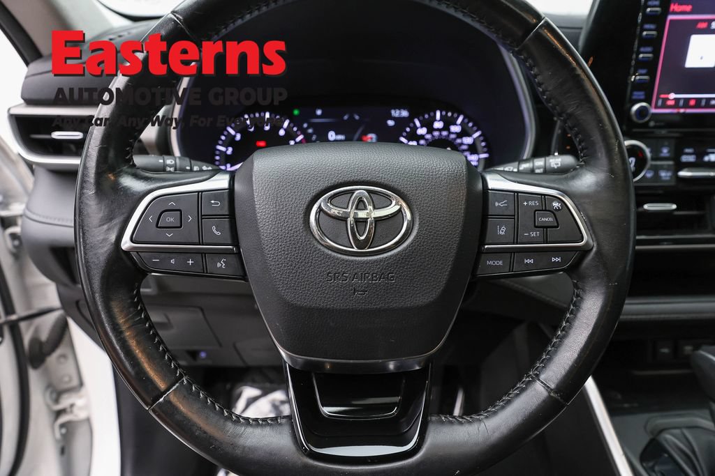 Used 2021 Toyota Highlander XLE AWD/4WD image 10