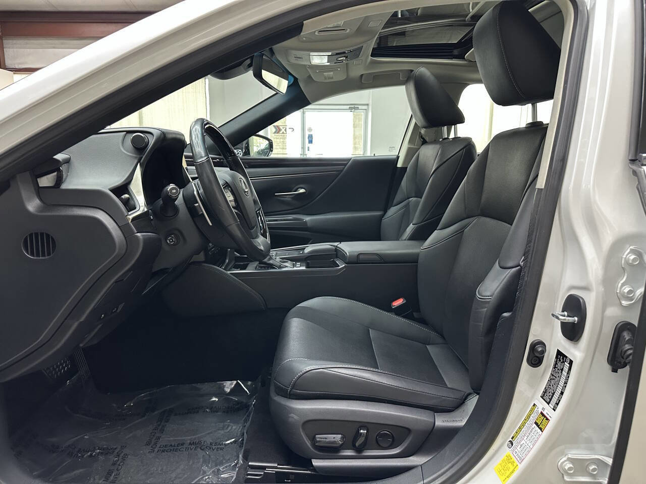 Used 2019 Lexus ES 300h w/ Premium Package image 11