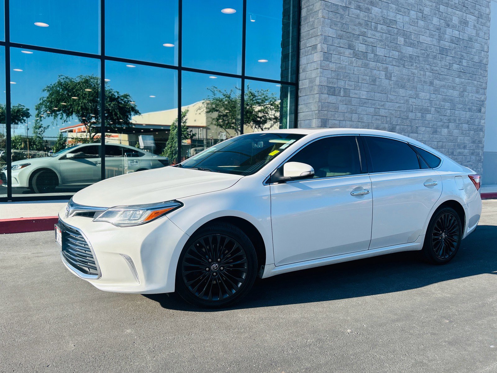 Used 2016 Toyota Avalon Touring FWD image 7