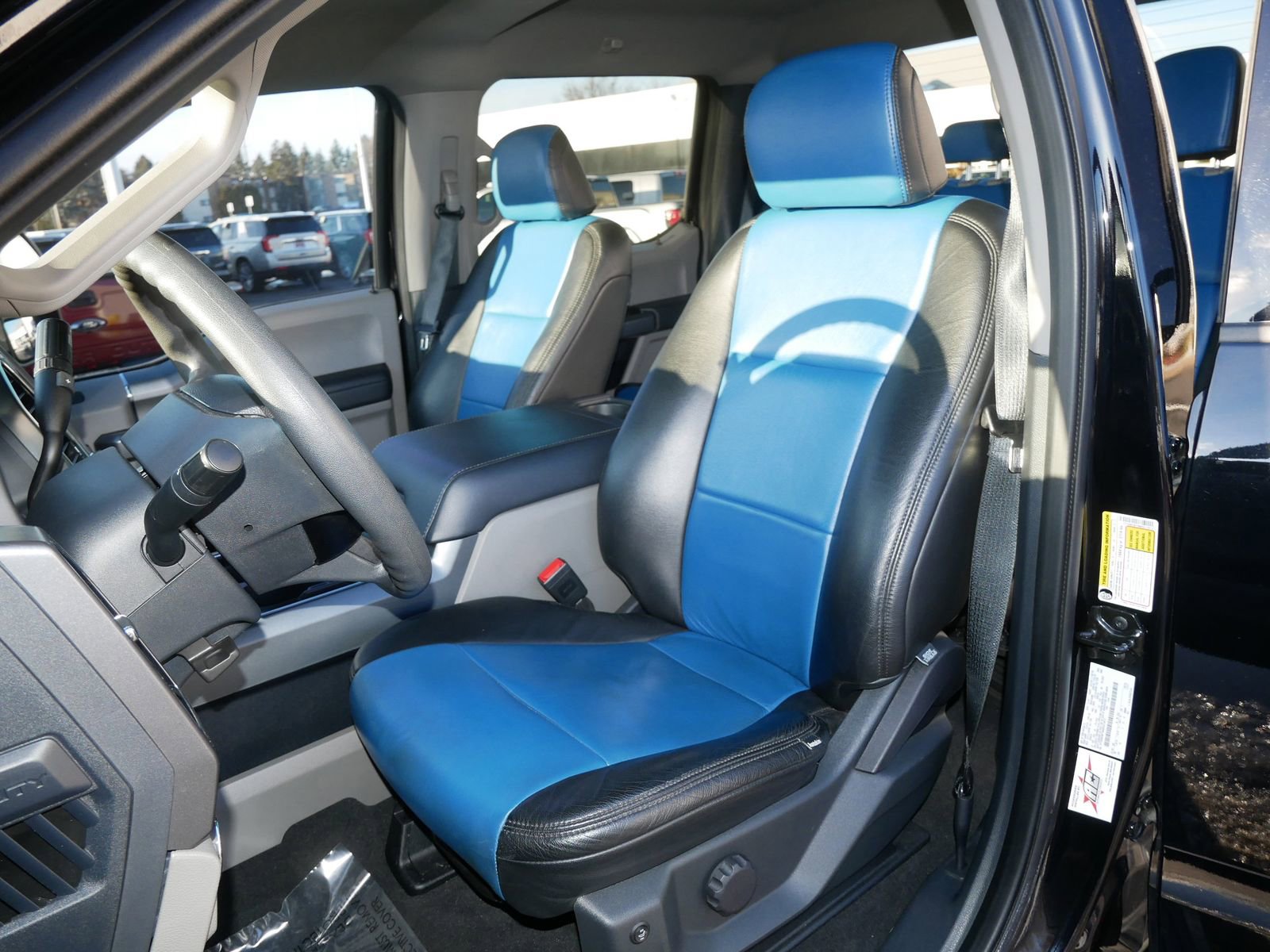 Used 2022 Ford F350 XLT w/ Black Appearance Package image 12