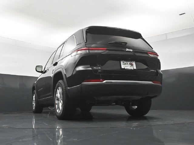 Used 2023 Jeep Grand Cherokee Limited w/ Luxury Tech Group II AWD/4WD image 22