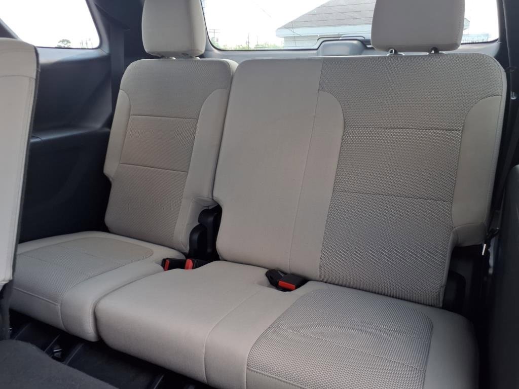 Used 2022 Chevrolet Traverse LS image 26