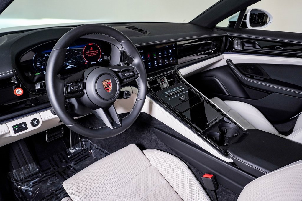 Certified 2025 Porsche Panamera 4 image 4