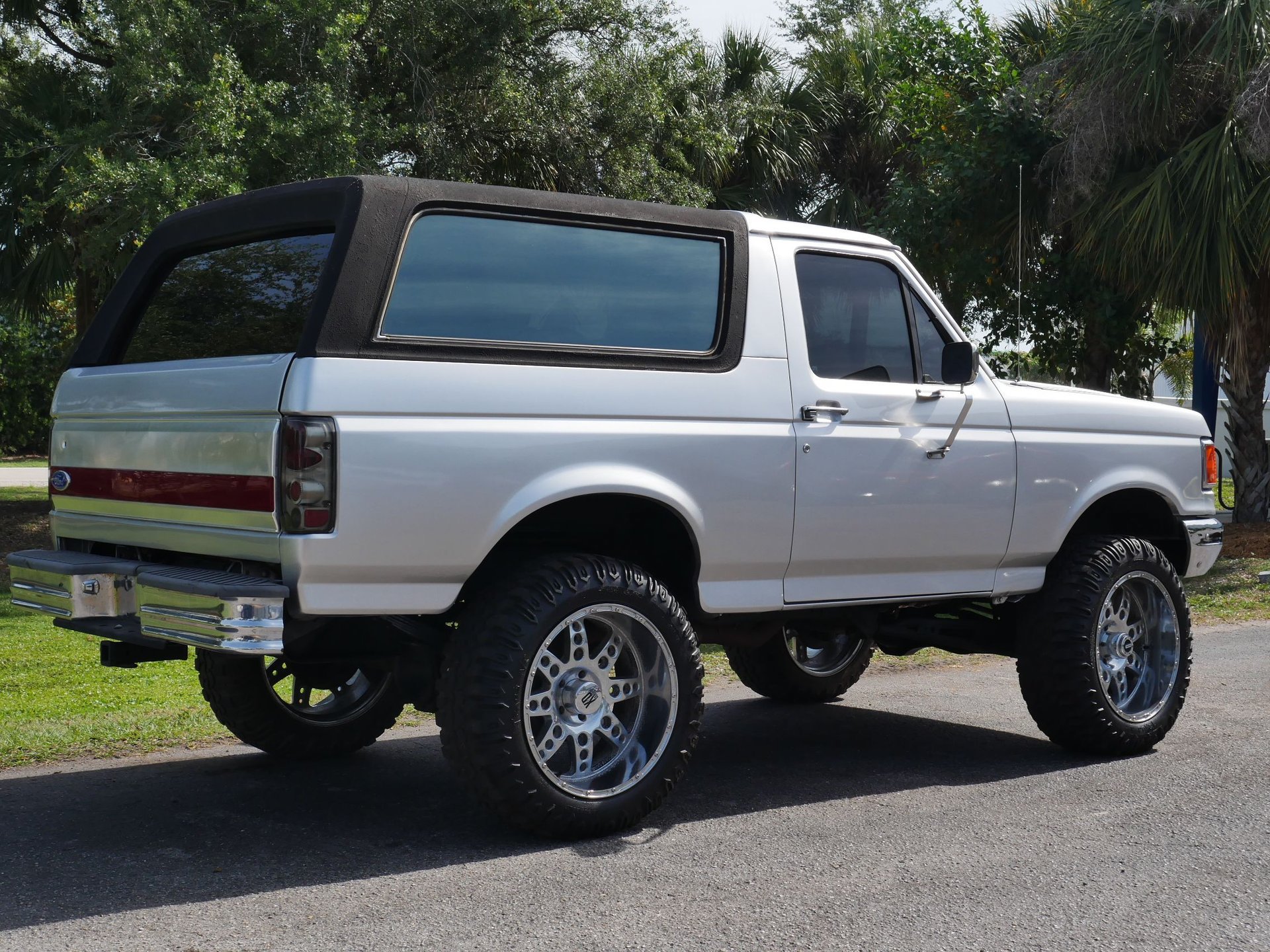 Used 1990 Ford Bronco AWD/4WD image 40