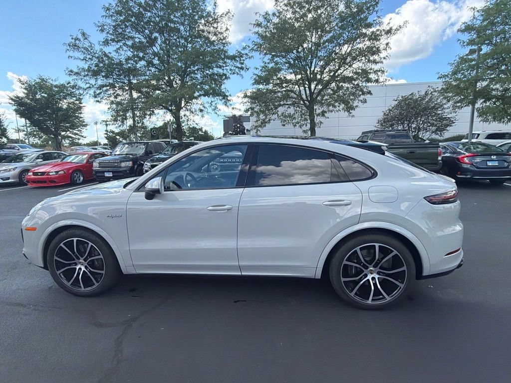 Used 2022 Porsche Cayenne E-Hybrid Coupe w/ Premium Plus Package AWD/4WD image 2