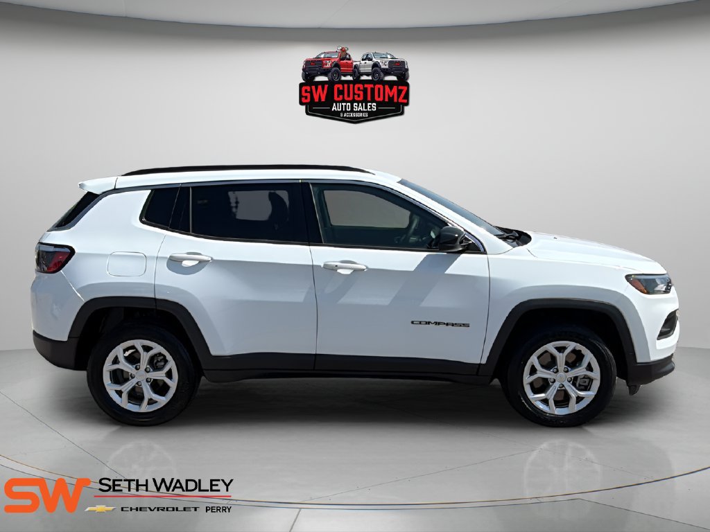 Used 2024 Jeep Compass Latitude AWD/4WD image 8