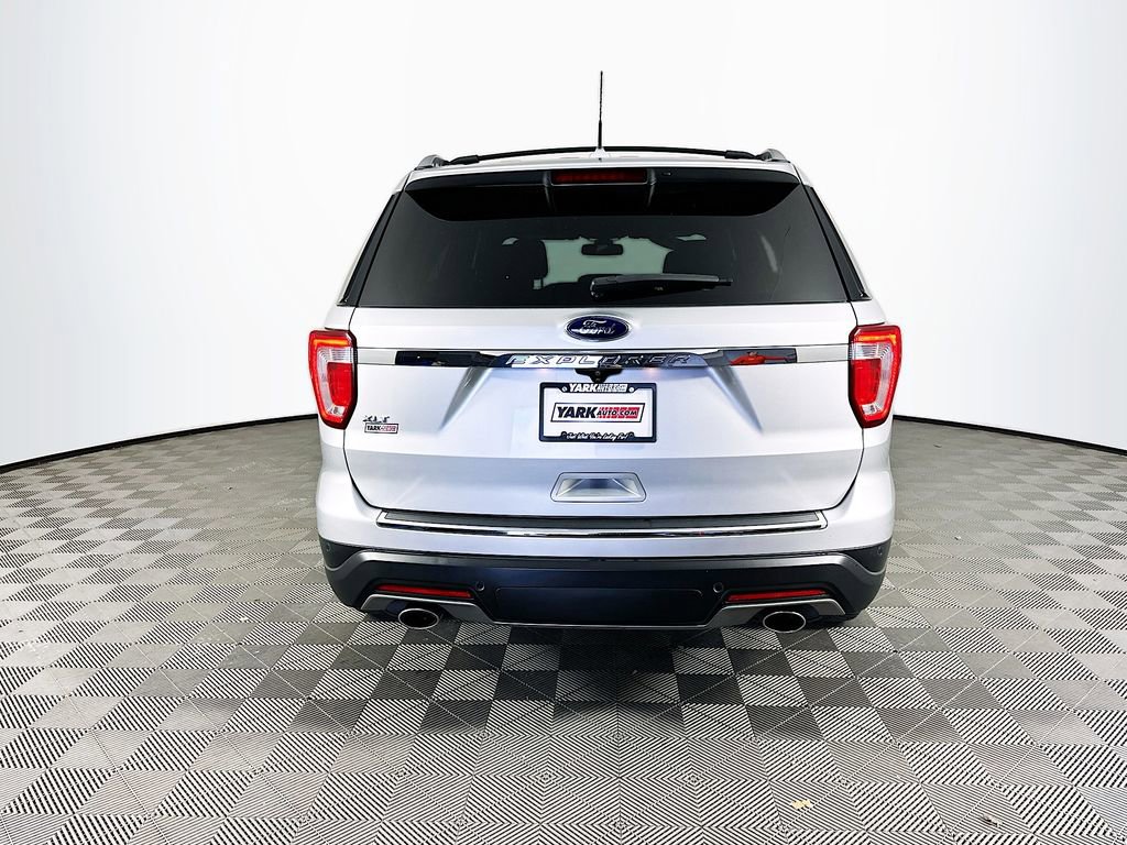 Used 2018 Ford Explorer XLT w/ Equipment Group 201A image 9