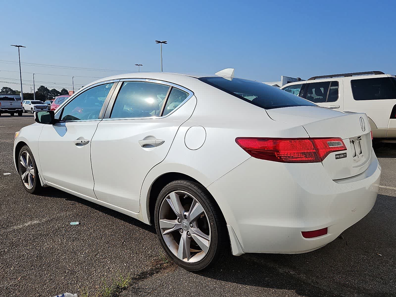 Used 2013 Acura ILX w/ Technology Package FWD image 4