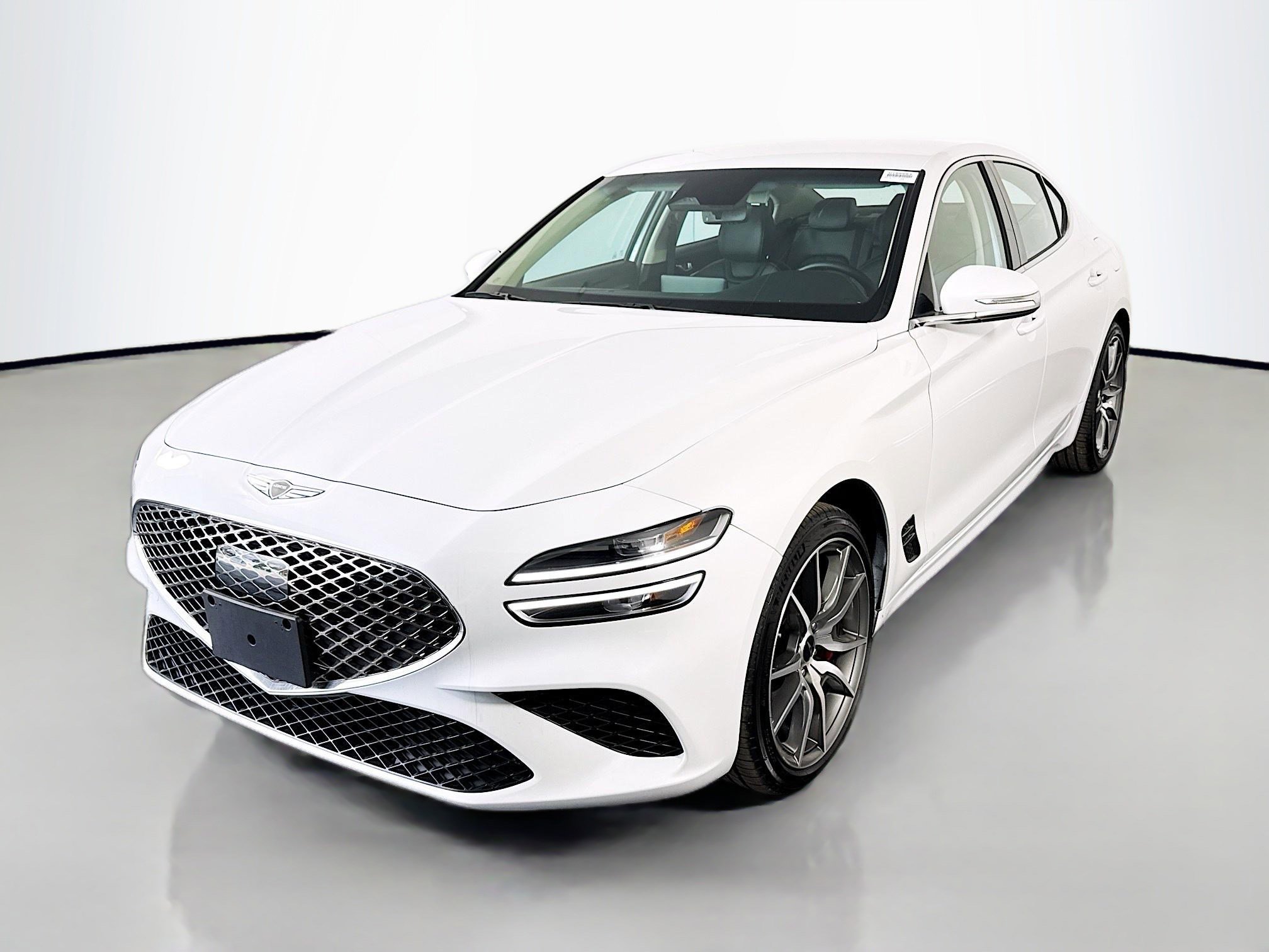 Used 2025 Genesis G70 2.5T image 4