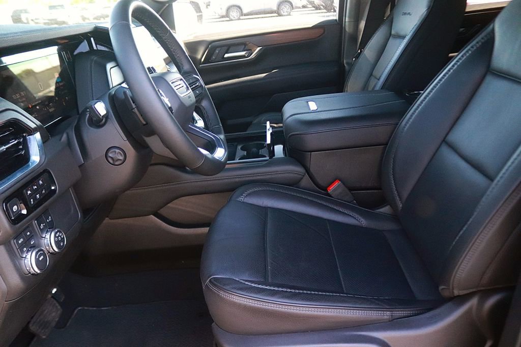 Used 2025 GMC Yukon XL Denali AWD/4WD image 13