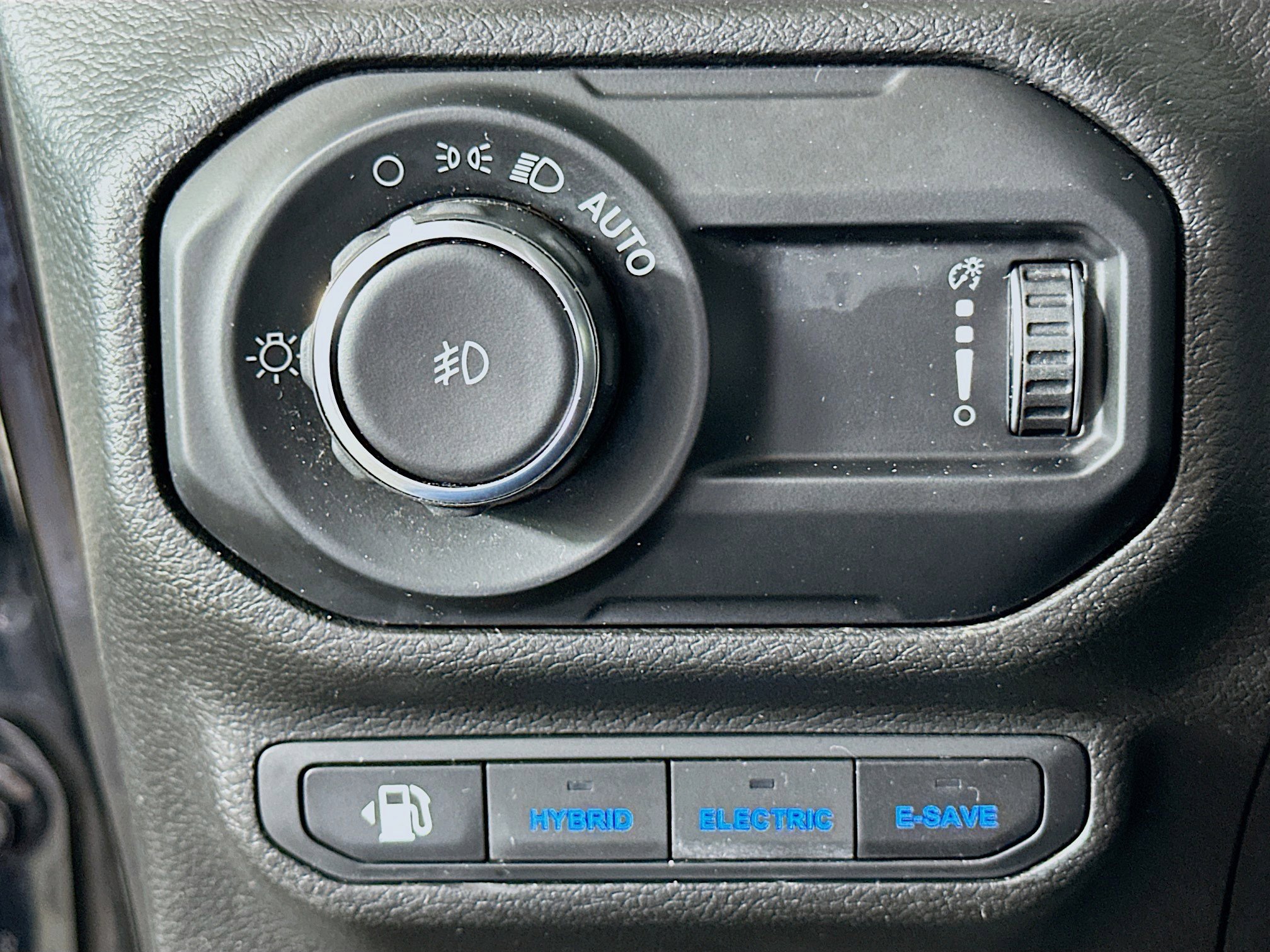 Used 2023 Jeep Wrangler Unlimited w/ Cold Weather Group AWD/4WD image 16