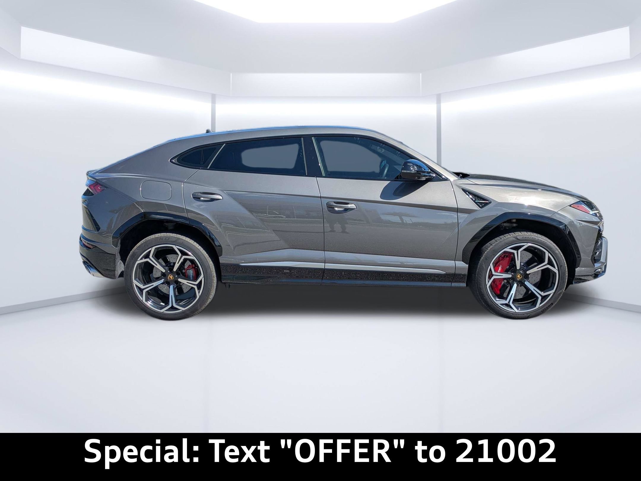 Used 2021 Lamborghini Urus AWD/4WD image 2
